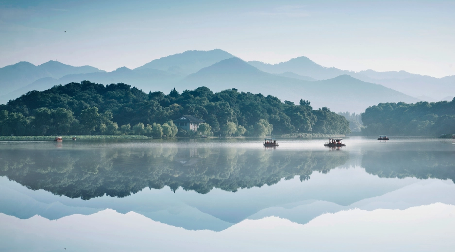 清明 杭州西湖山水倒映风景高清4k壁纸  3840X2160 / 4.05 MB